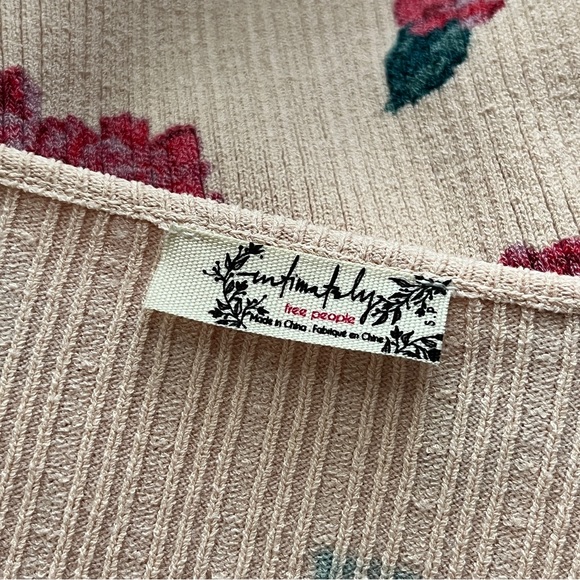 🚨SOLD🚨Free People Intimates Rose Floral Patterned Pink Crop Top - Picture 4 of 4